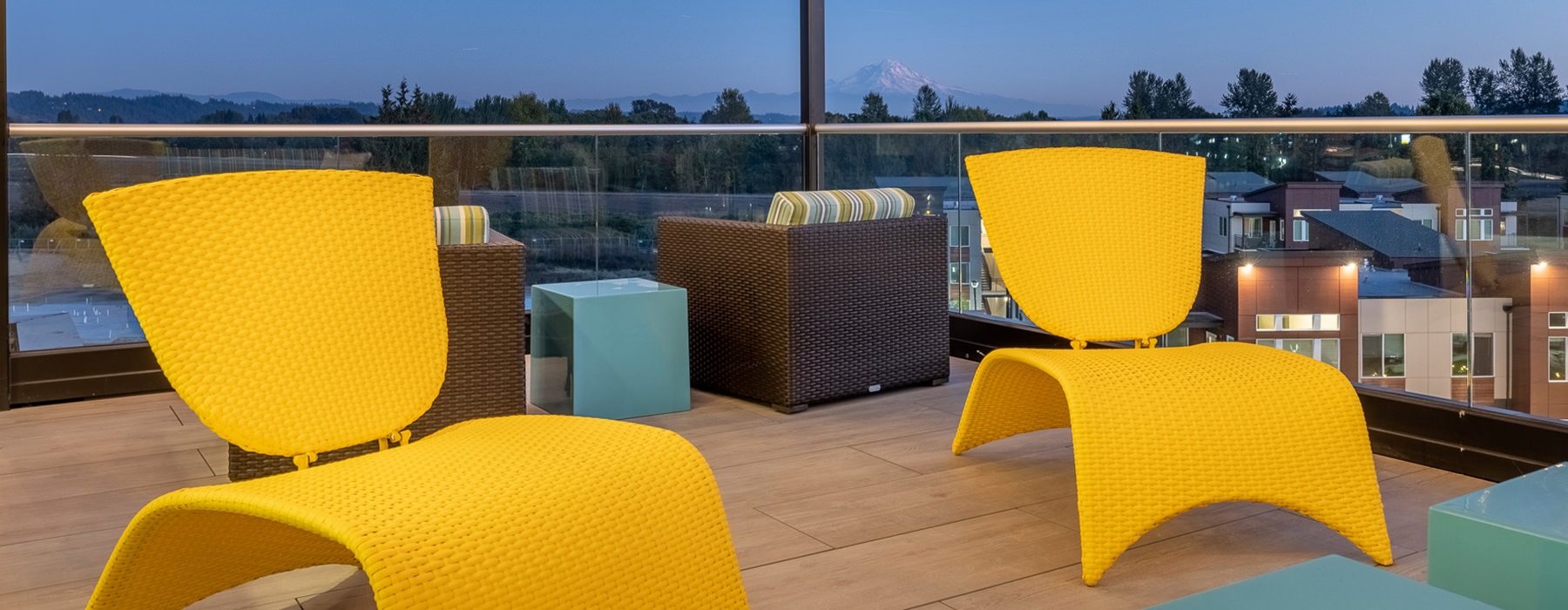 Large roof top deck with ample seating 